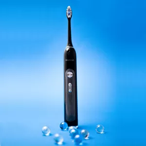 Черная зубная щетка Revyline RL 010 для ежедневной чистки