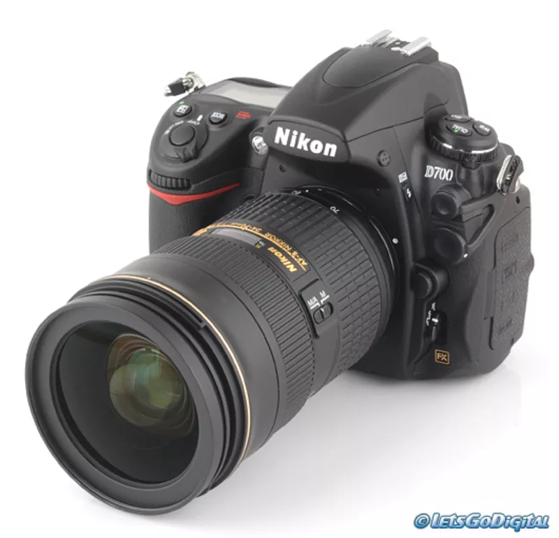 Nikon D5000 12.3 MP DX Digital SLR w/ 18-55mm f/3.5-5.6G VR Lens + 4