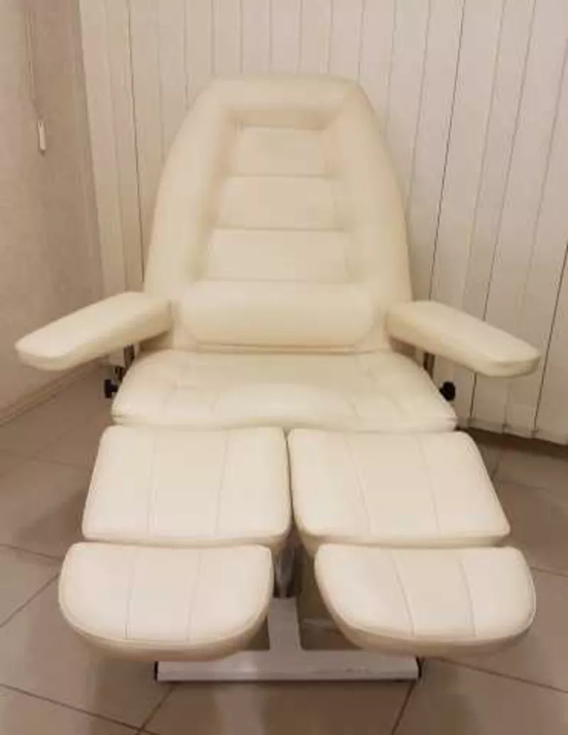 Продам педикюрное кресло кушетка в Челябинске